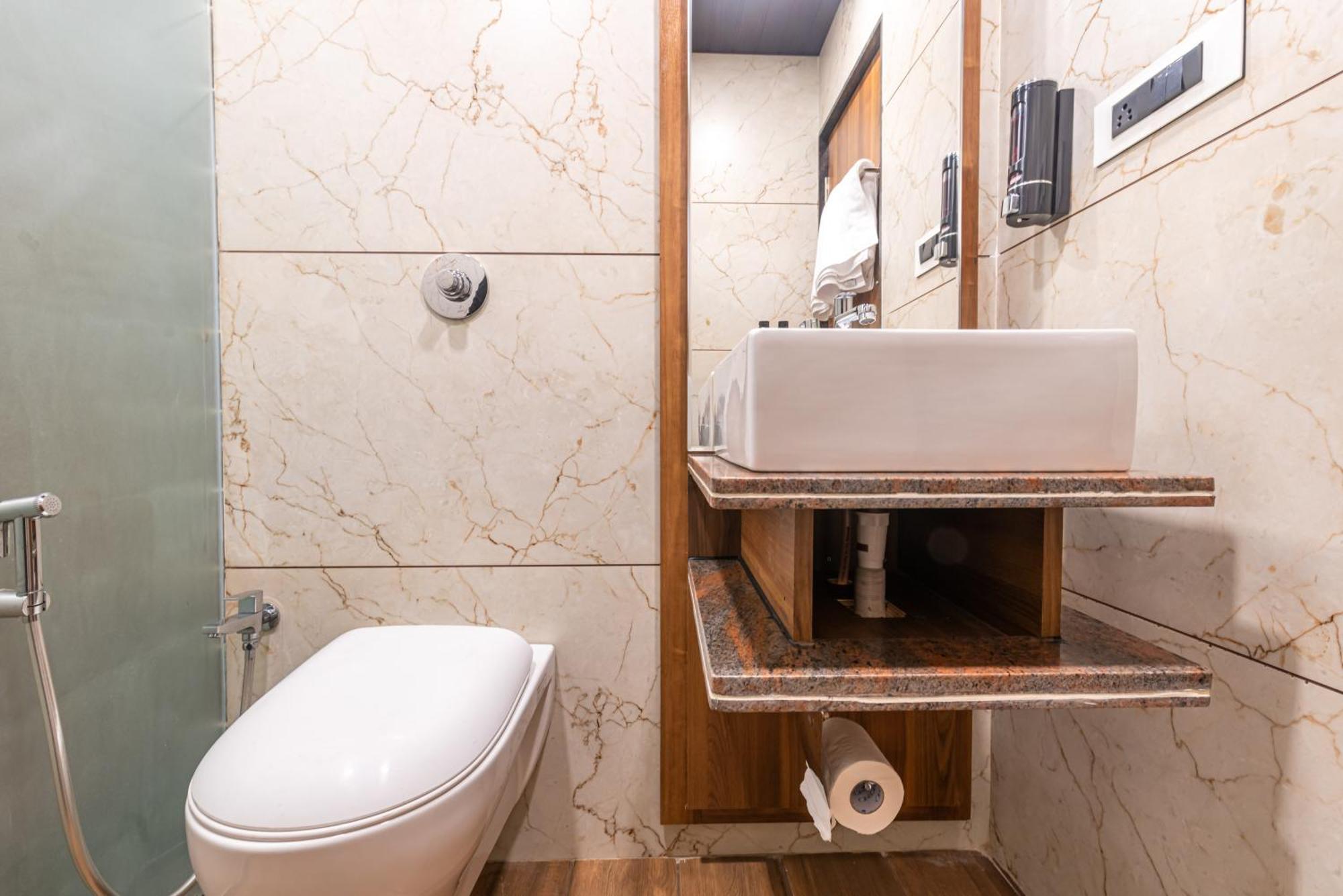 Lemon Wood Suites Pune Eksteriør billede