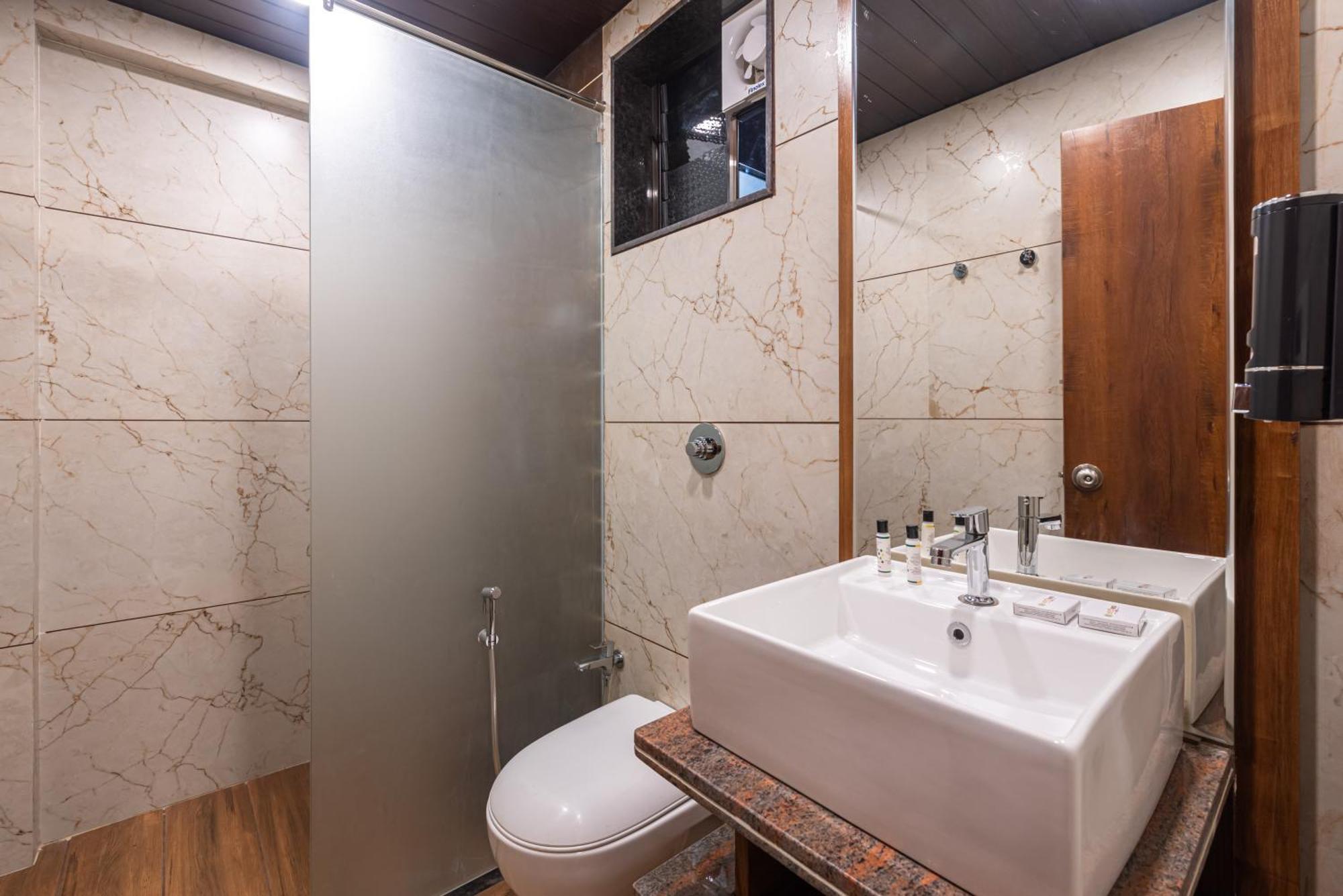 Lemon Wood Suites Pune Eksteriør billede