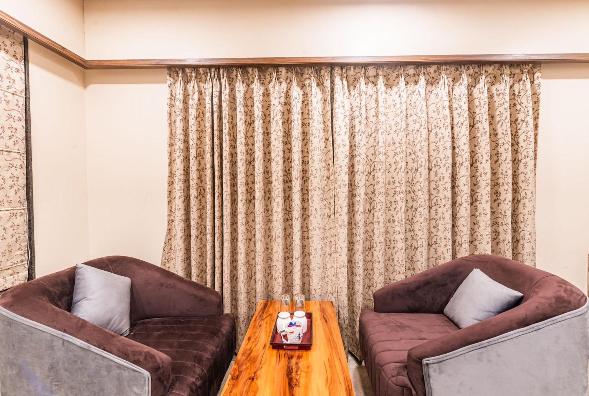 Lemon Wood Suites Pune Eksteriør billede